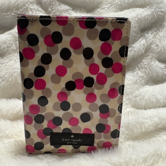 Kate Spade Beige and Black Passport Holder - Picture 1 of 4